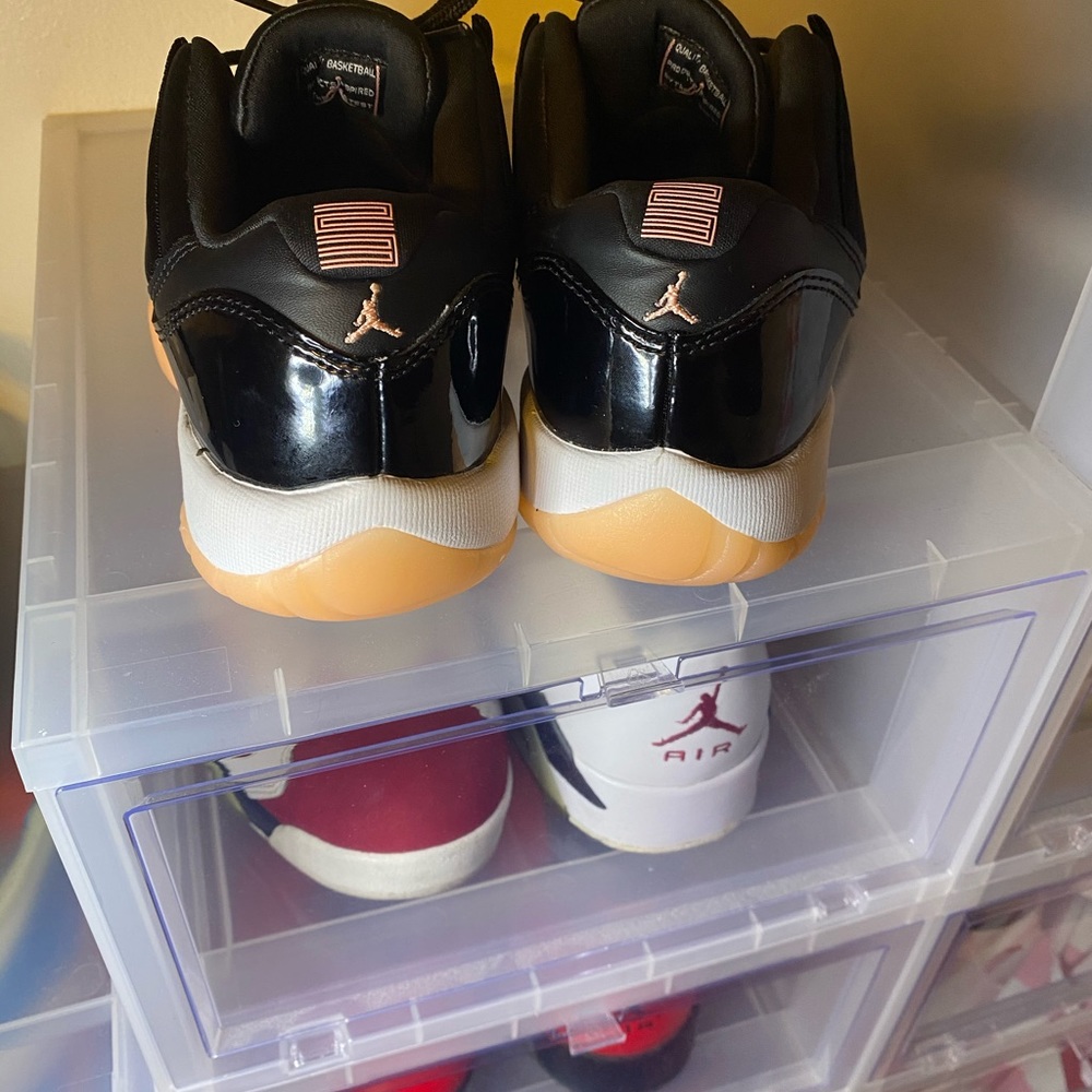 Air Jordan - Picture 3 of 4